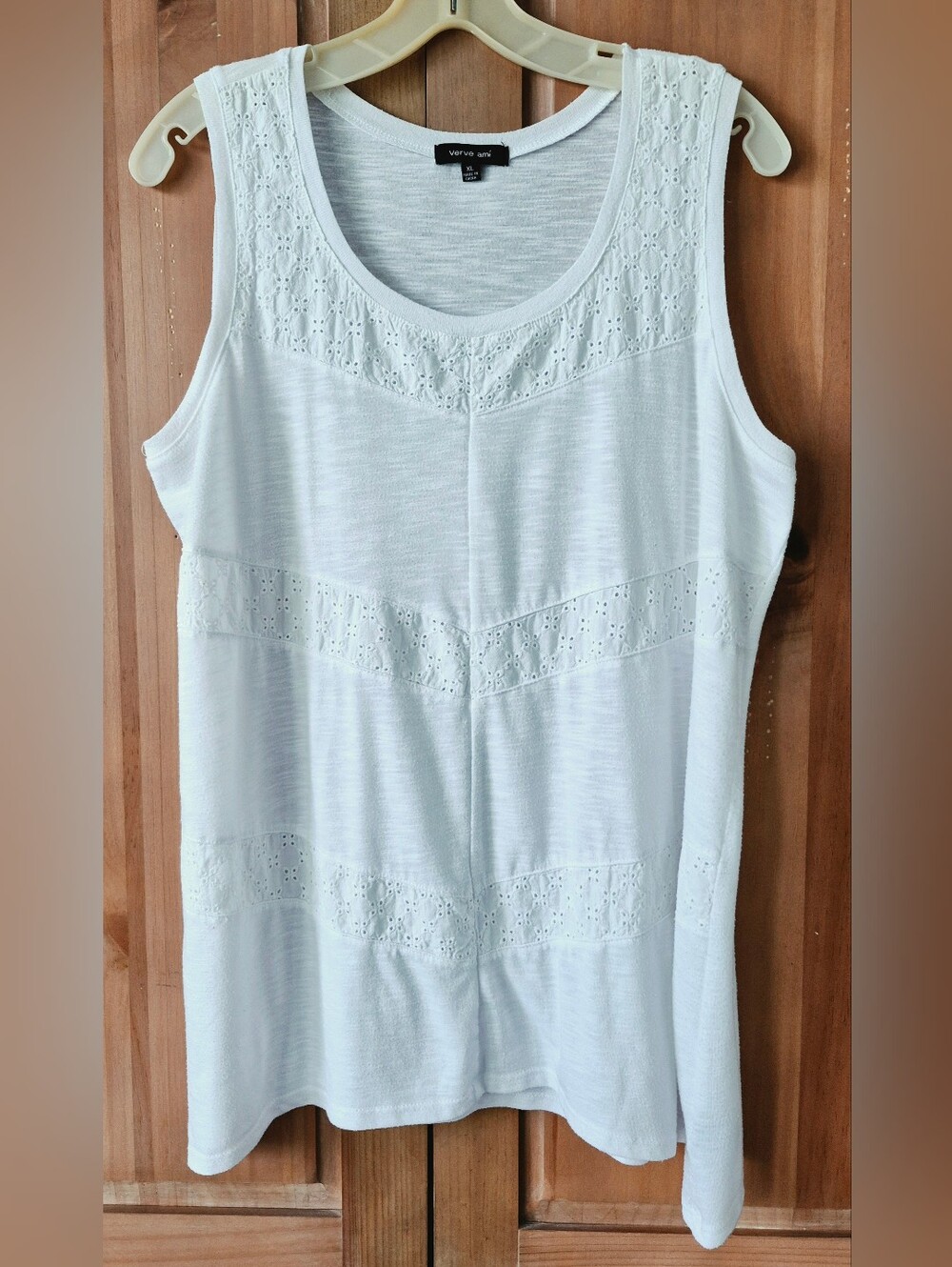 Verve Ami White Eyelet Detail Tank Size XL